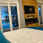 Moloo Iii Apartment *